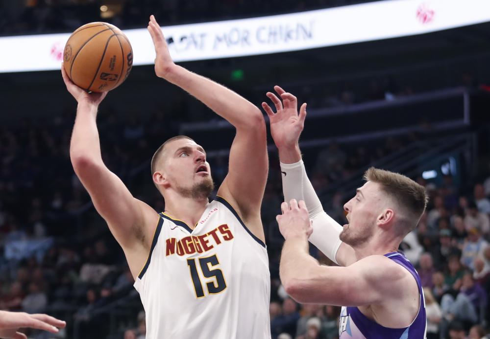 三年营收与 三年营收与